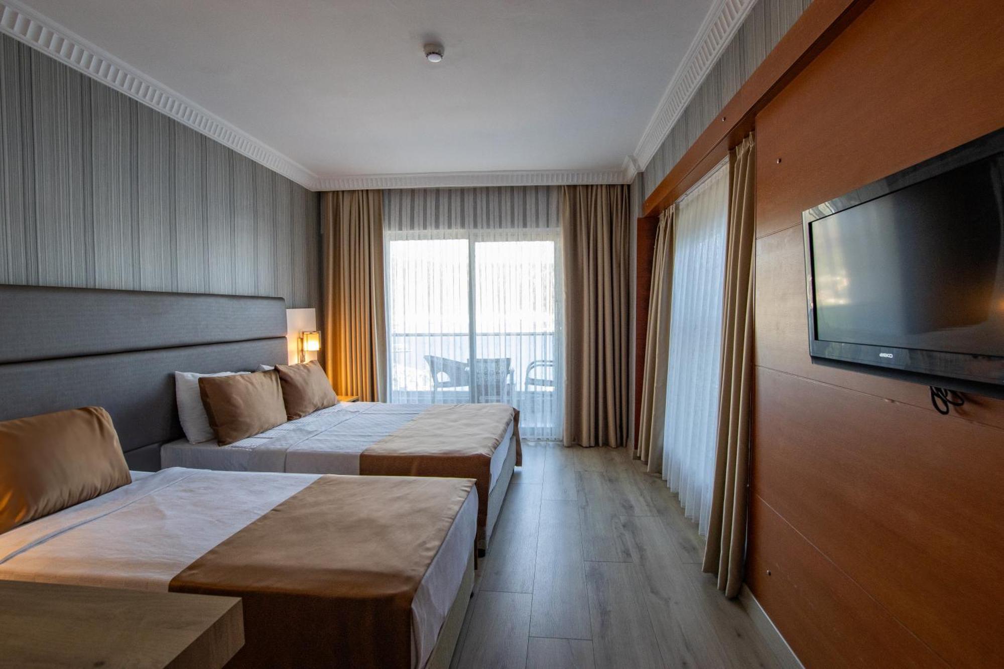 Point Beach Hotel มาร์มาริส ภายนอก รูปภาพ