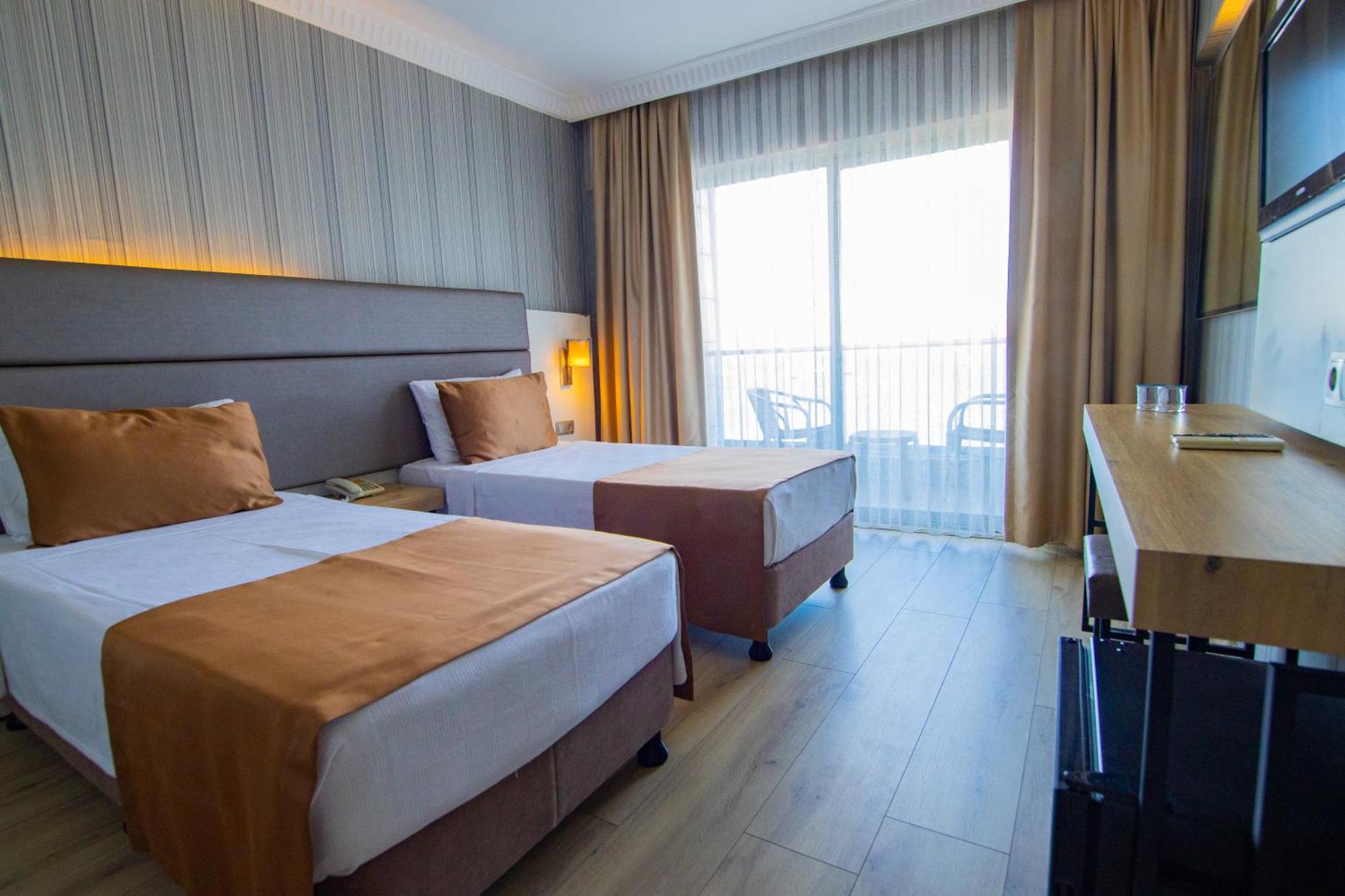 Point Beach Hotel มาร์มาริส ภายนอก รูปภาพ