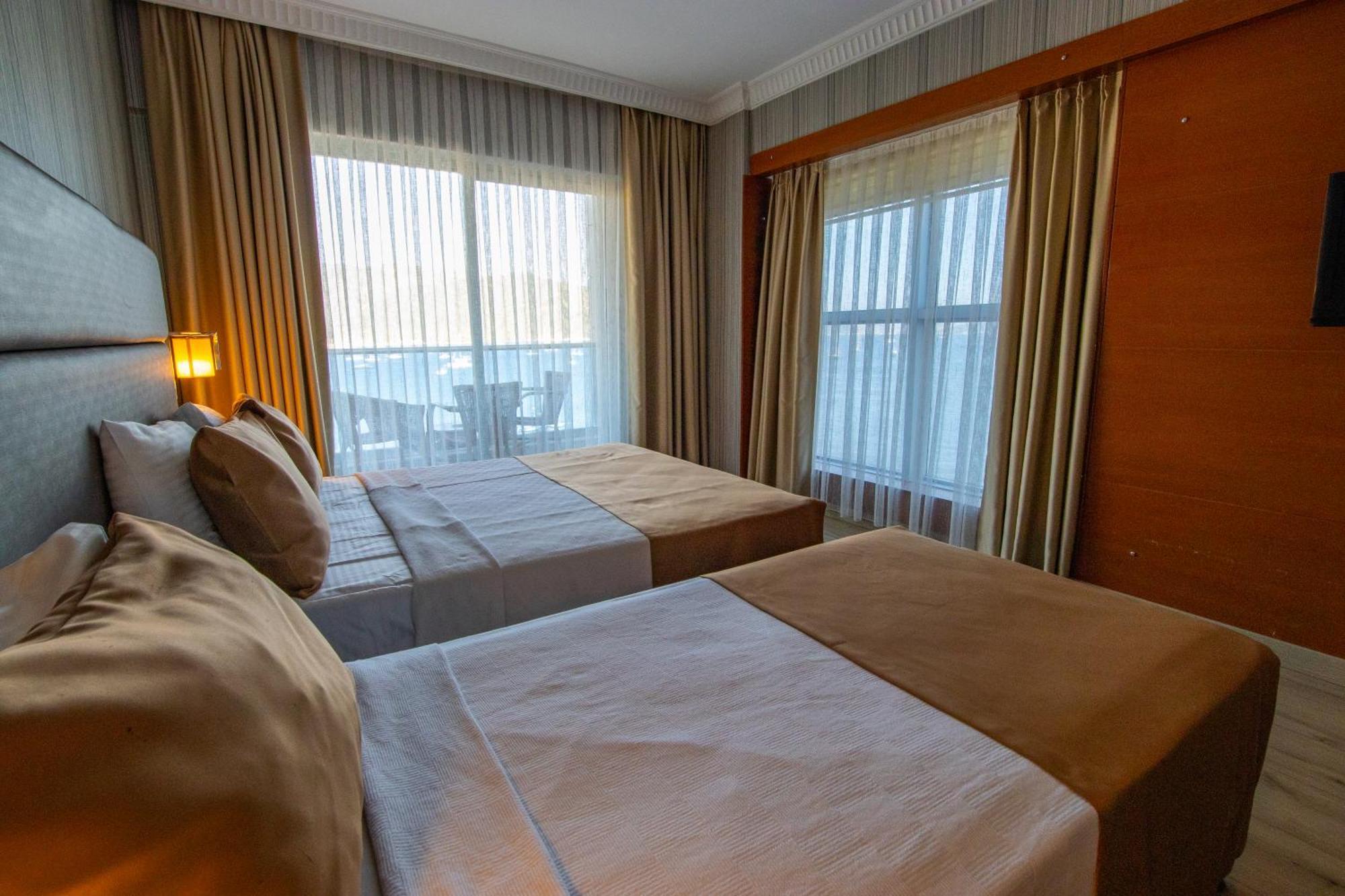 Point Beach Hotel มาร์มาริส ภายนอก รูปภาพ