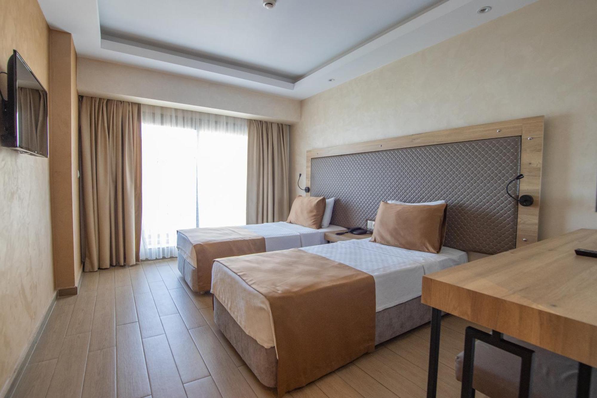 Point Beach Hotel มาร์มาริส ภายนอก รูปภาพ