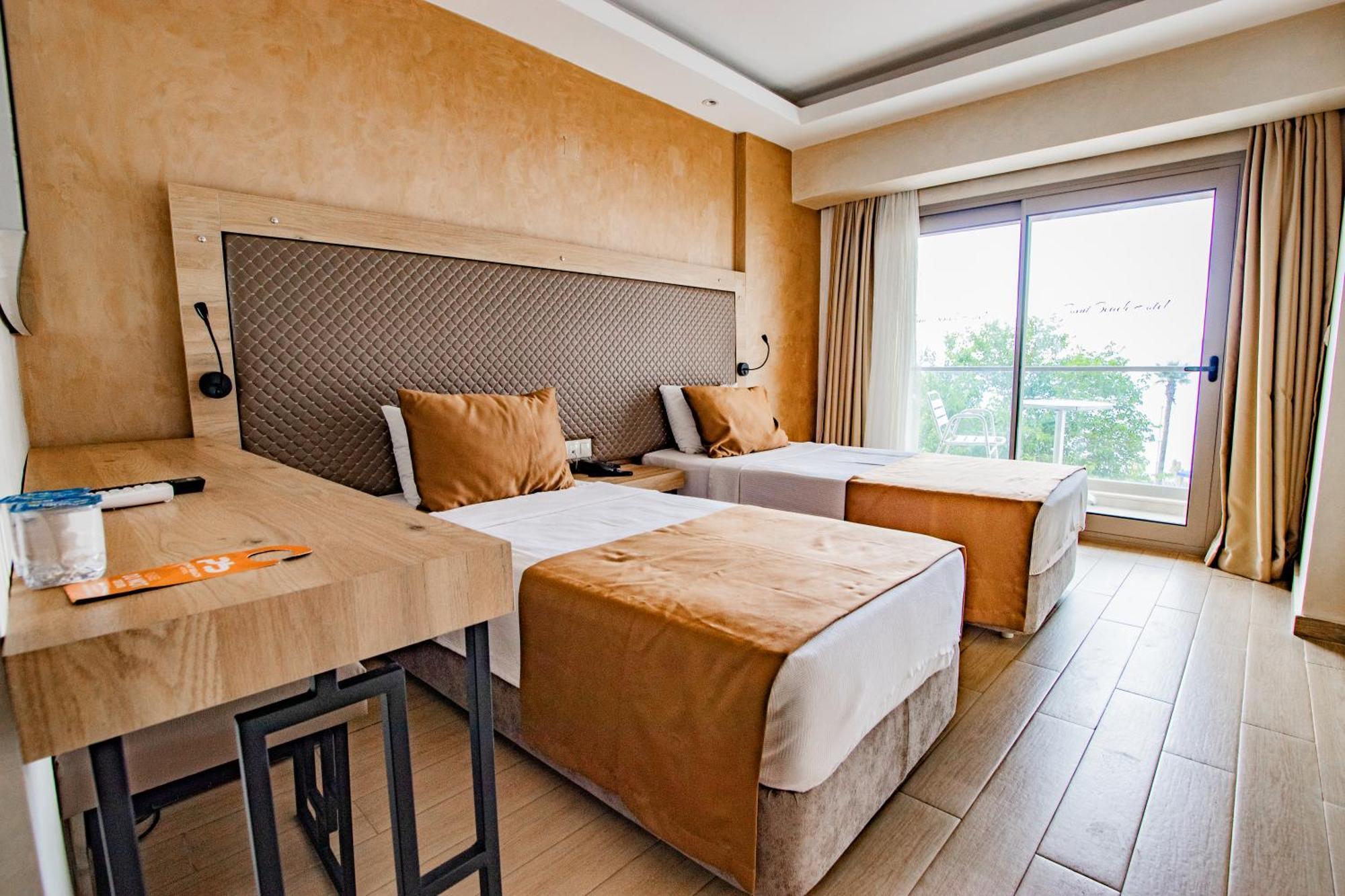 Point Beach Hotel มาร์มาริส ภายนอก รูปภาพ